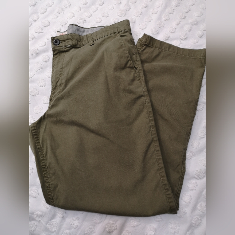 Dockers Men's Olive Chinos Size 38